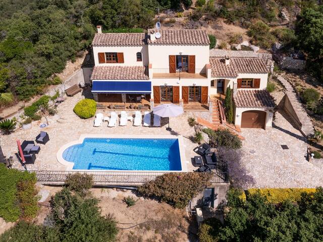 Exquisite Villa Retreat gallery image 2