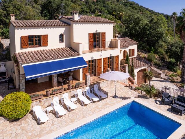 Exquisite Villa Retreat gallery image 3