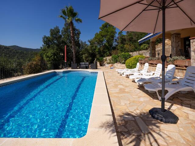 Exquisite Villa Retreat gallery image 5