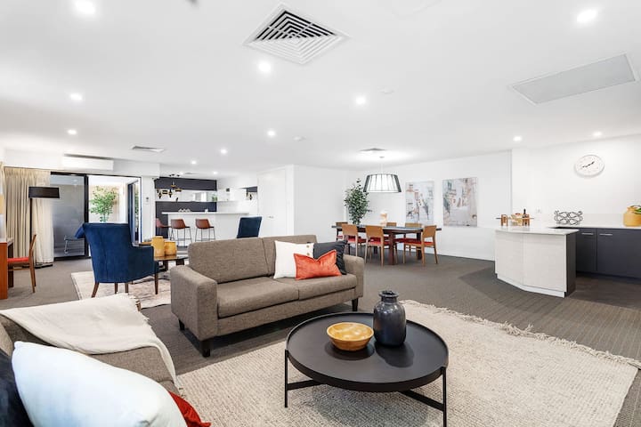 Large rooftop apartment, fully equipped, Perth CBD