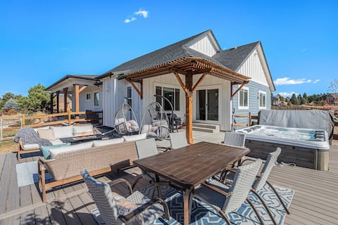 Views/Huge/Home/Hot Tub/Views/Location!