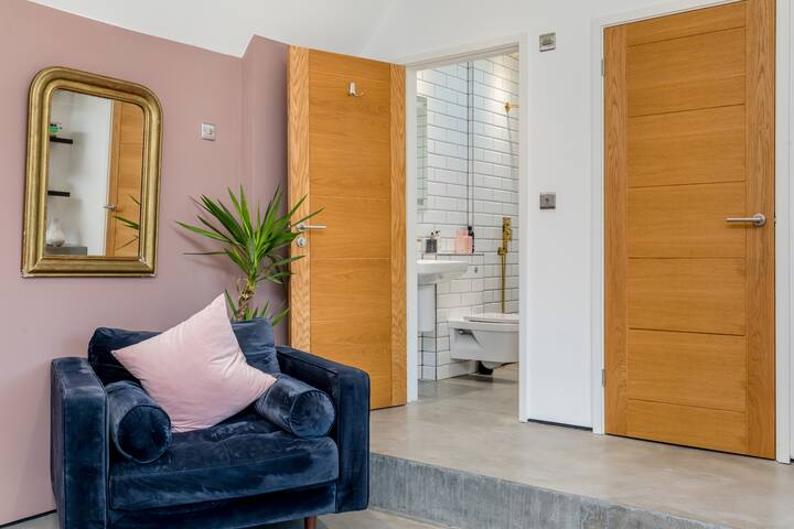 חדר שינה זוגי בקומה התחתונה