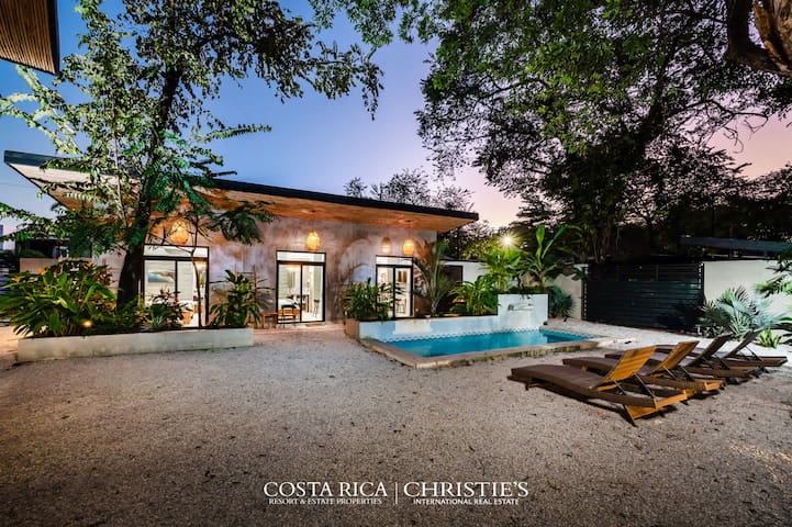 Dos Hijas Three Bedroom Villa-Steps to the Main Su