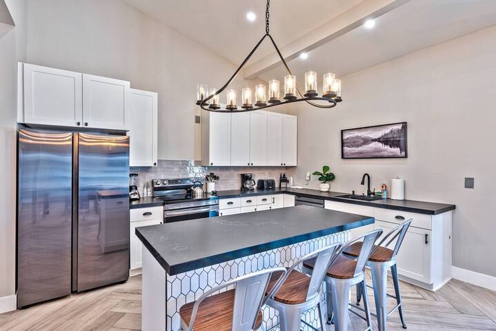 777Rentals – 7BR/4.5BA – Southwest Ranch gallery image 2