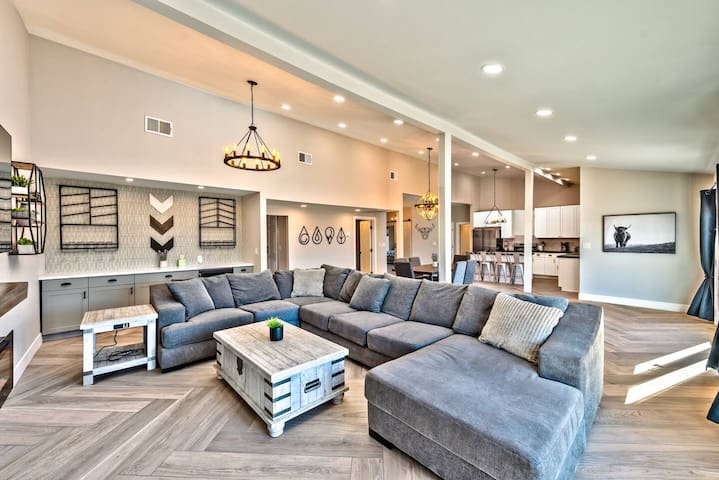 777Rentals – 7BR/4.5BA – Southwest Ranch