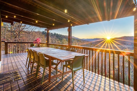 Foliage Views! Hot Tub, Game Room, Movie Theater,