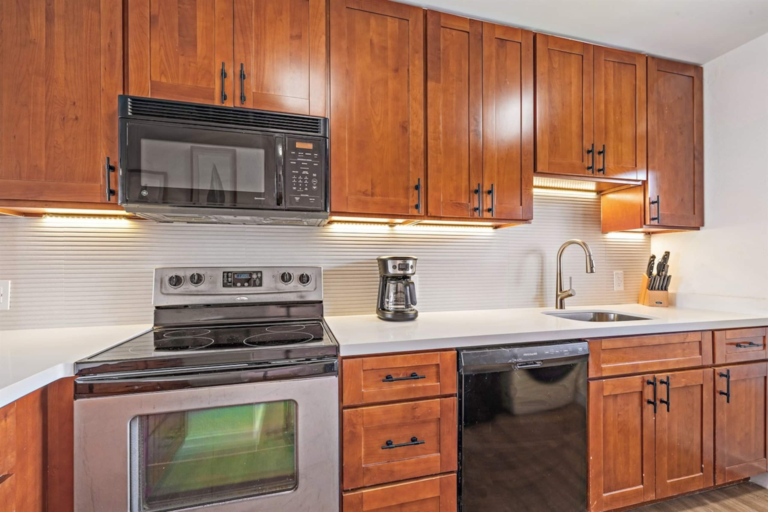 Condo in Wailuku · ★4.95 · 2 bedrooms · 4 beds · 2 private baths - Image 16
