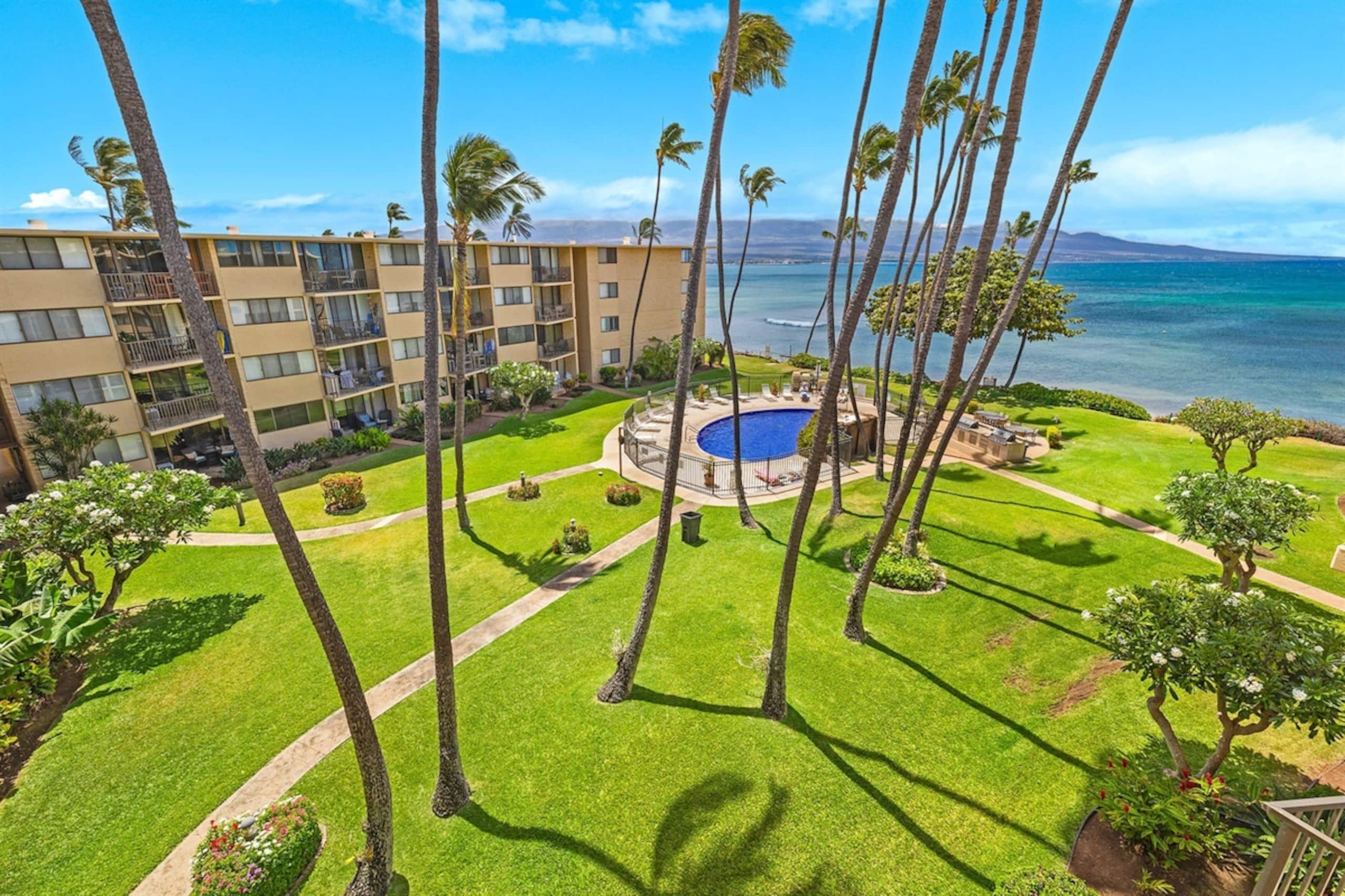 Condo in Wailuku · ★4.95 · 2 bedrooms · 4 beds · 2 private baths - Image 36