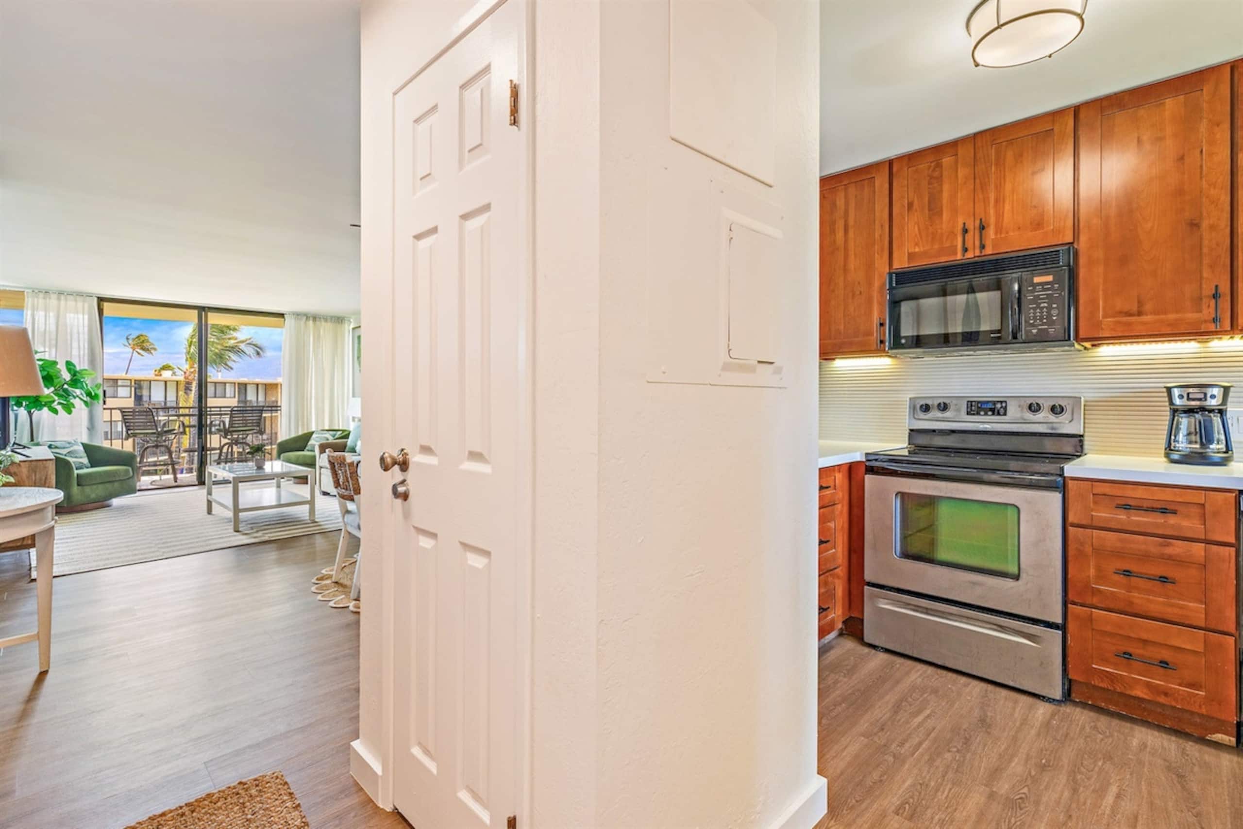 Condo in Wailuku · ★4.95 · 2 bedrooms · 4 beds · 2 private baths - Image 18