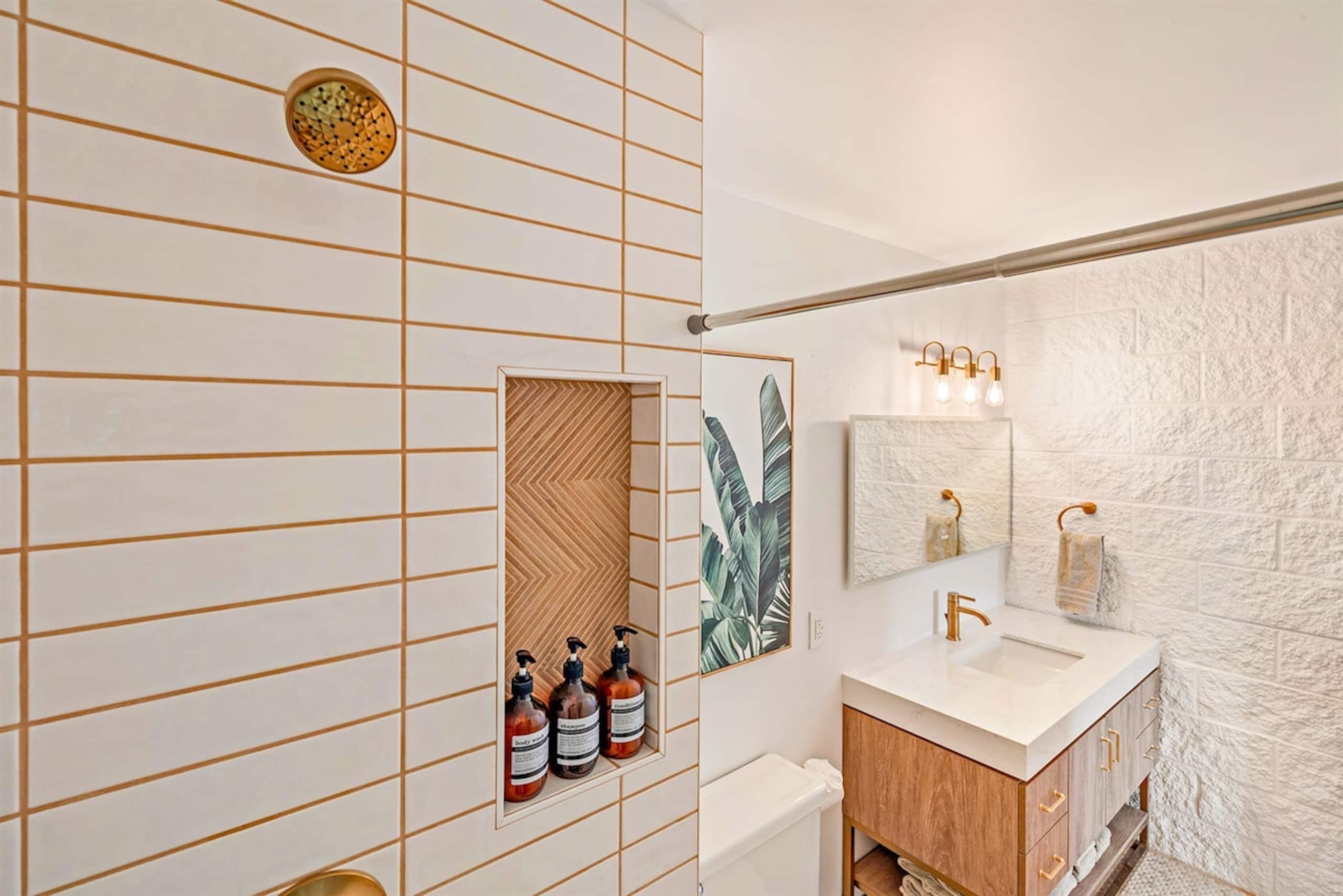 Condo in Wailuku · ★4.95 · 2 bedrooms · 4 beds · 2 private baths - Image 33
