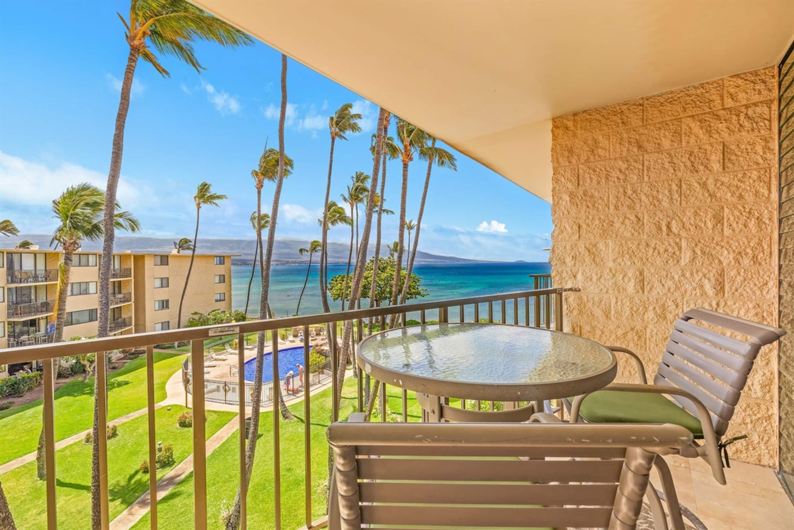Condo in Wailuku · ★4.95 · 2 bedrooms · 4 beds · 2 private baths - Image 1
