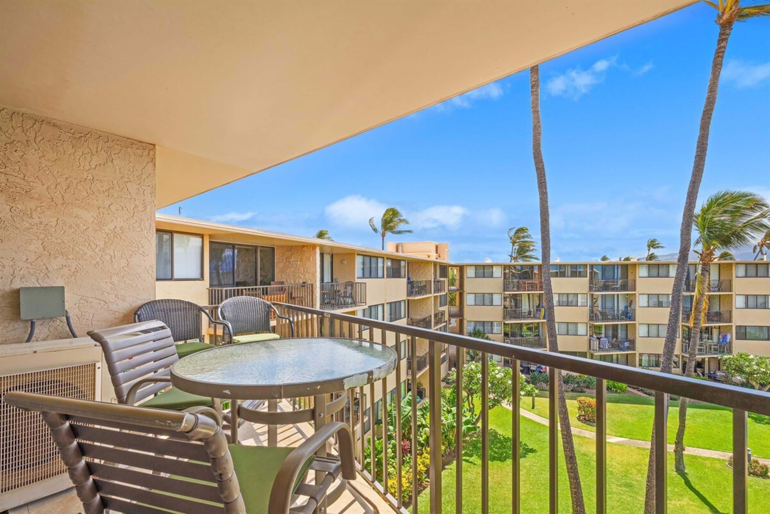 Condo in Wailuku · ★4.95 · 2 bedrooms · 4 beds · 2 private baths - Image 35