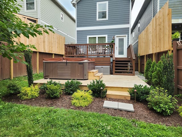 Bougie Nashville and Superhost, 3BR/2.5BA, Hot Tu