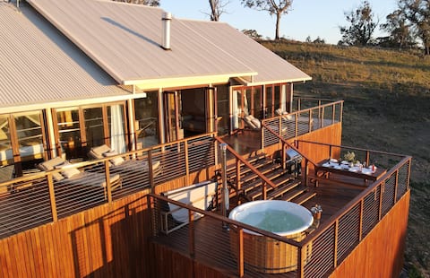 'Sunvale' 4 Bedroom, 2 Bathroom Luxury Lodge sleeps up to 8 (age 10+)