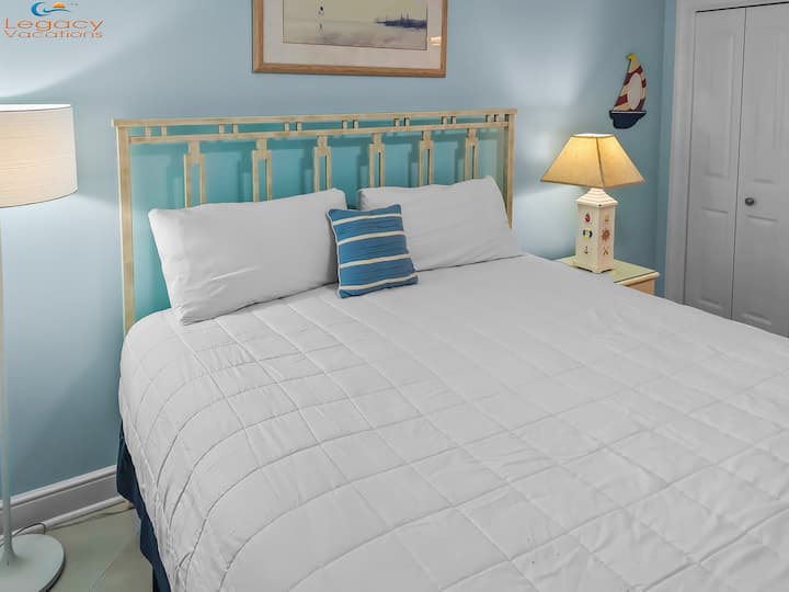 Azure #307 Dormitorio #2 - Cama tamaño king. 