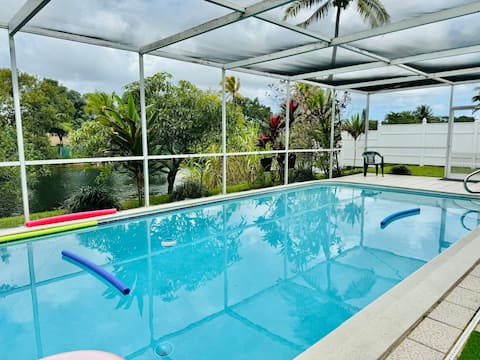 Serenity Spot w/d Pool, Lake, River & Canal View
