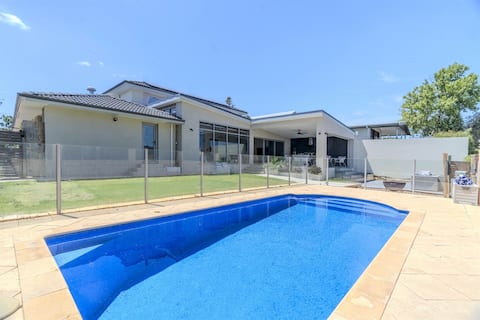 Coastal Escape Near Mullaloo Beach!