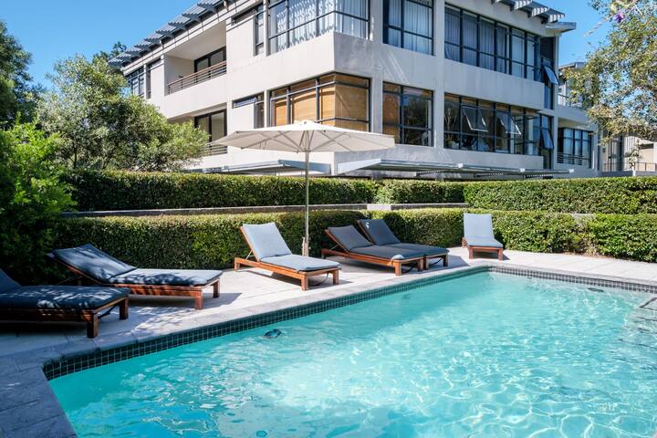 Delightful Rental w Sea Views Vadi Apartment gallery image 4