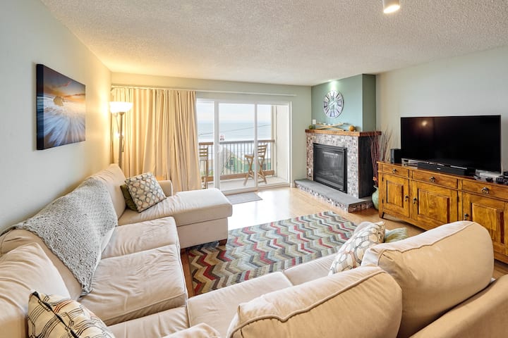 Pet Friendly Condo. Ocean Views And Pool Access - Lincoln City, OR