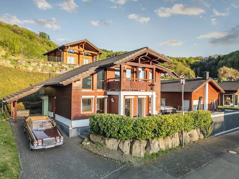 Luxury wellness house right on the lake