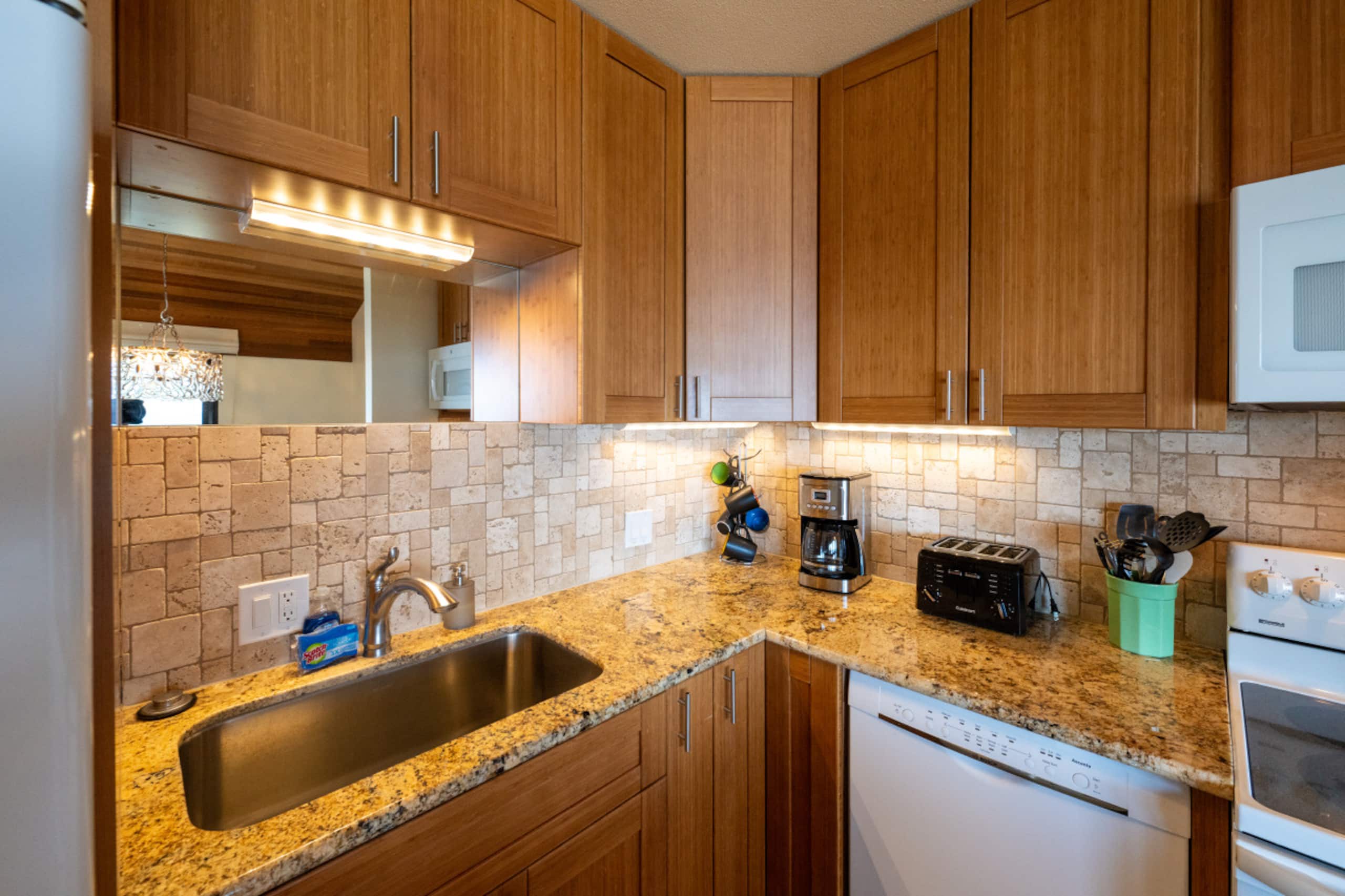 Condo in Kihei · ★4.9 · 2 bedrooms · 3 beds · 2 baths - Image 13