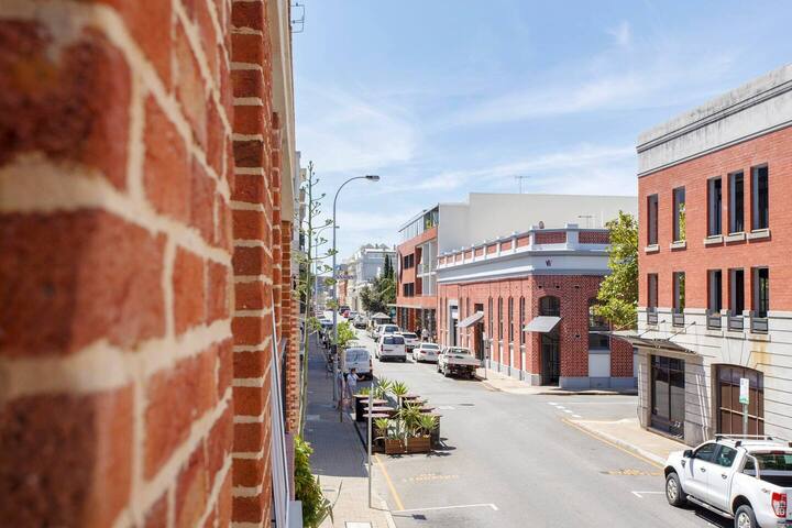 Diamonds By The Dock|2 King Beds •Premium West End