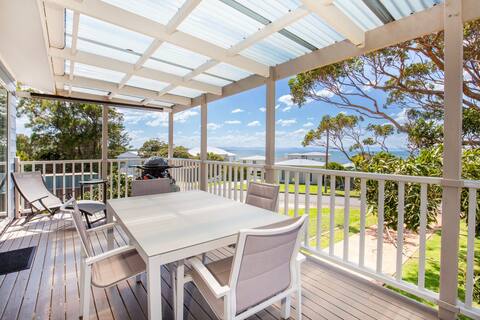 Seahaven - Pet Friendly with Ocean Views