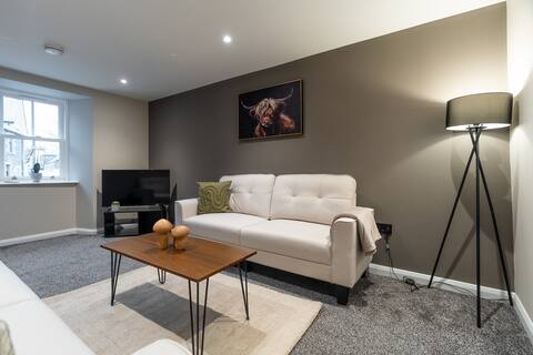 Refreshing Modern Apartment in Lanark