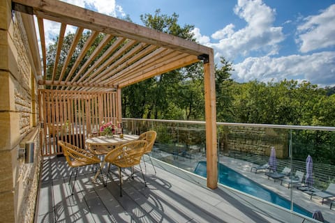 Family apartment with terrace & pool view