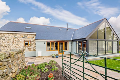 Tyddyn Hendre Menia Bridge