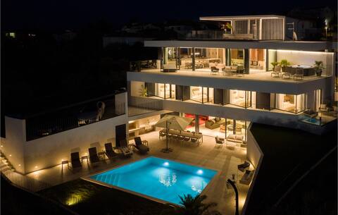 4 bedroom stunning home in Murter