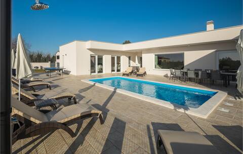 Lovely home in Babici with heated swimming pool