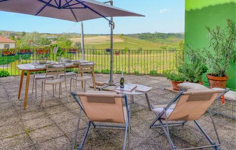 Amazing apartment in Montegrosso d'Asti with WiFi