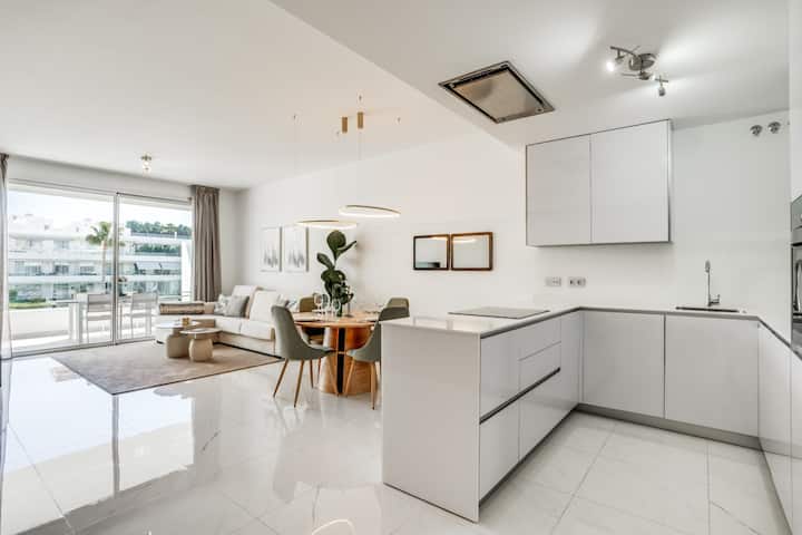 2br Apartment W/ Patio & Pool - Costa del Sol