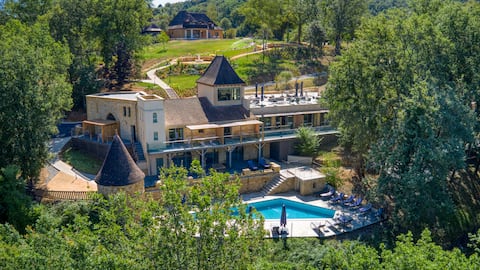 Family valley view apartment with balcony