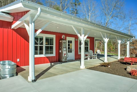 Modern farmhouse | fire pit | pond view | sleeps 4