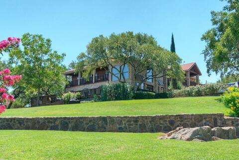 Upstay - 10-Acre Lakeview Mansion w/ Pvt Boat Ramp