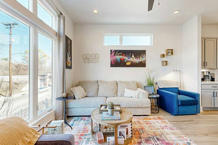 4BR perfectly perched home with rooftop deck gallery image 3