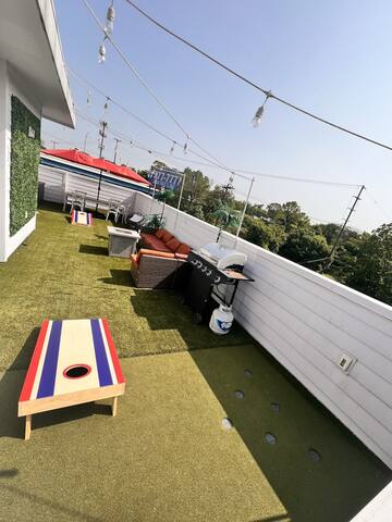 4BR perfectly perched home with rooftop deck gallery image 2