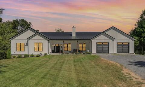 Modern Luxury w/ Hot Tub - Game Room | Gettysburg