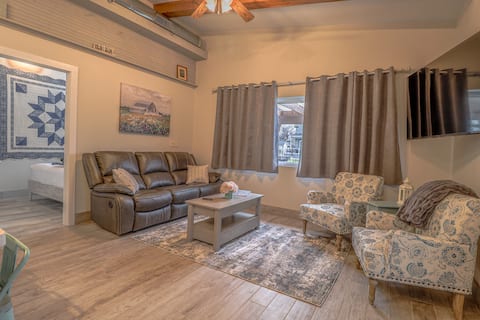 The Cottage (Breakfast Bar)