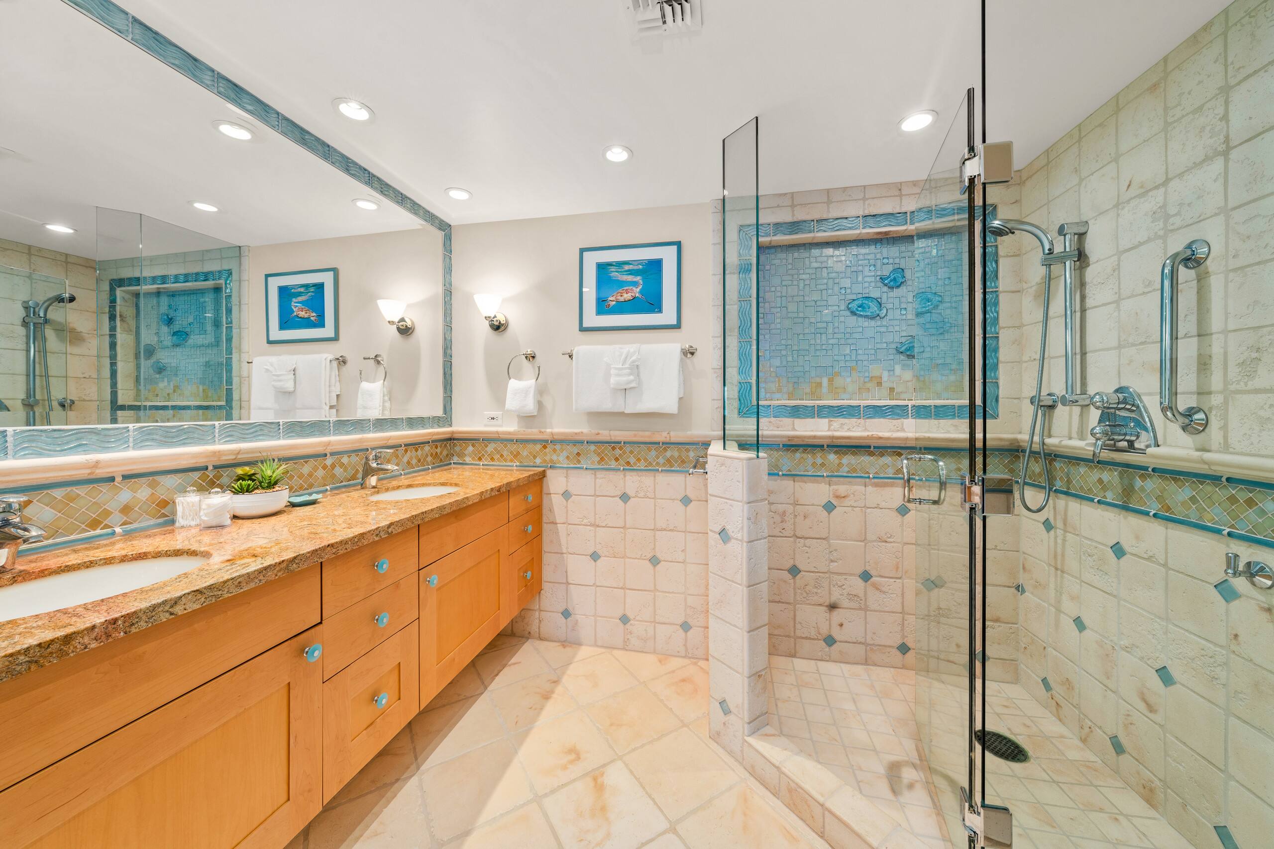 Condo in Lahaina · ★4.8 · 2 bedrooms · 3 beds · 2 baths - Image 24