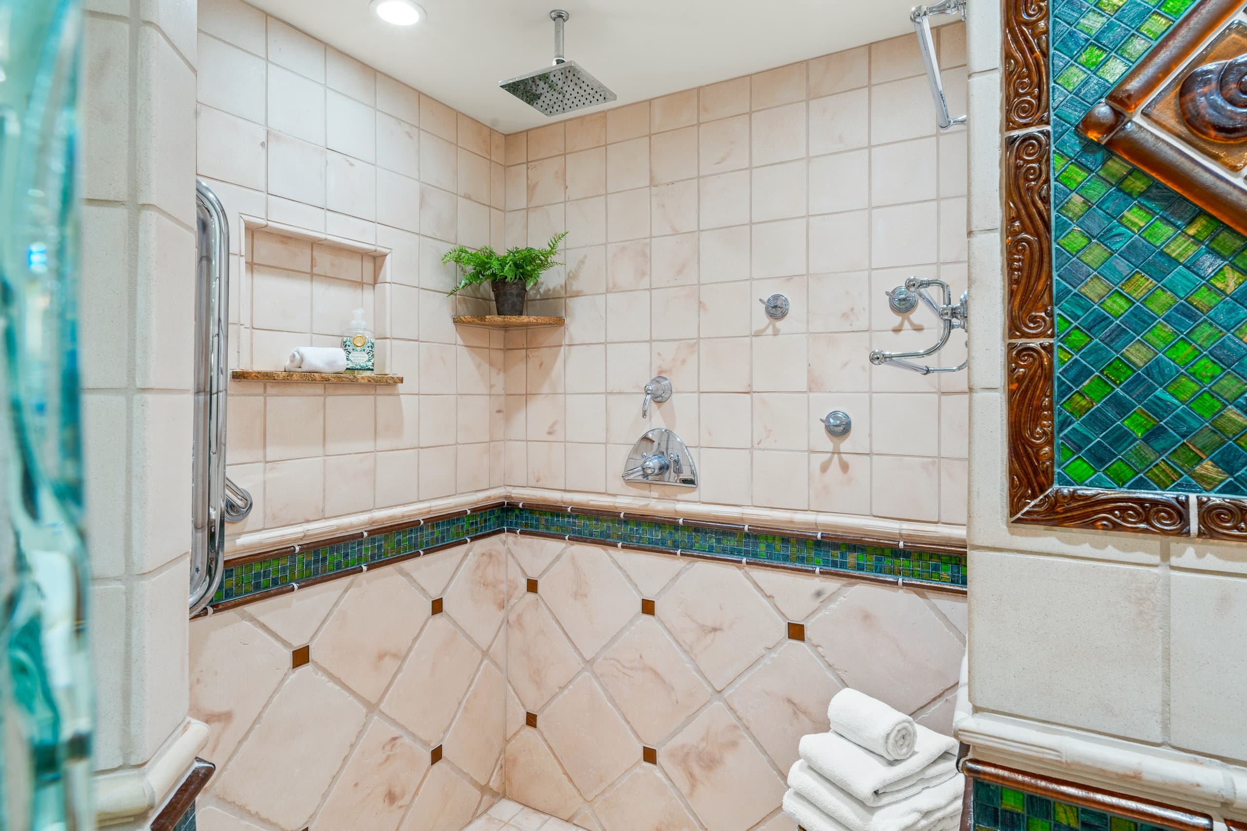 Condo in Lahaina · ★4.8 · 2 bedrooms · 3 beds · 2 baths - Image 32