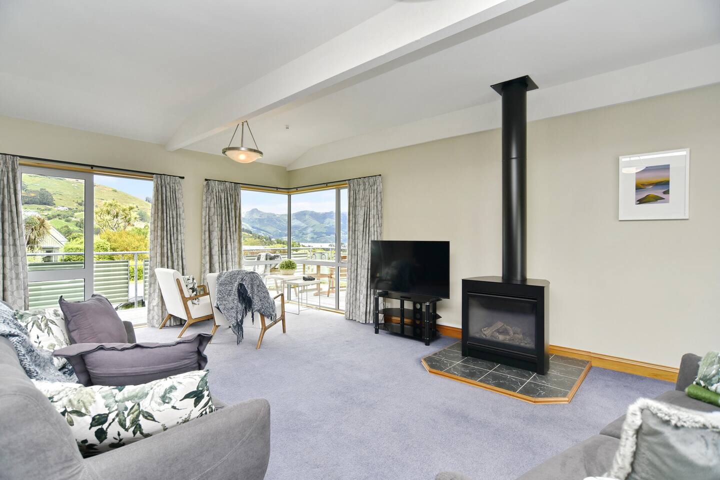 Views + Quiet, Akaroa Retreat- Pet Friendly 3