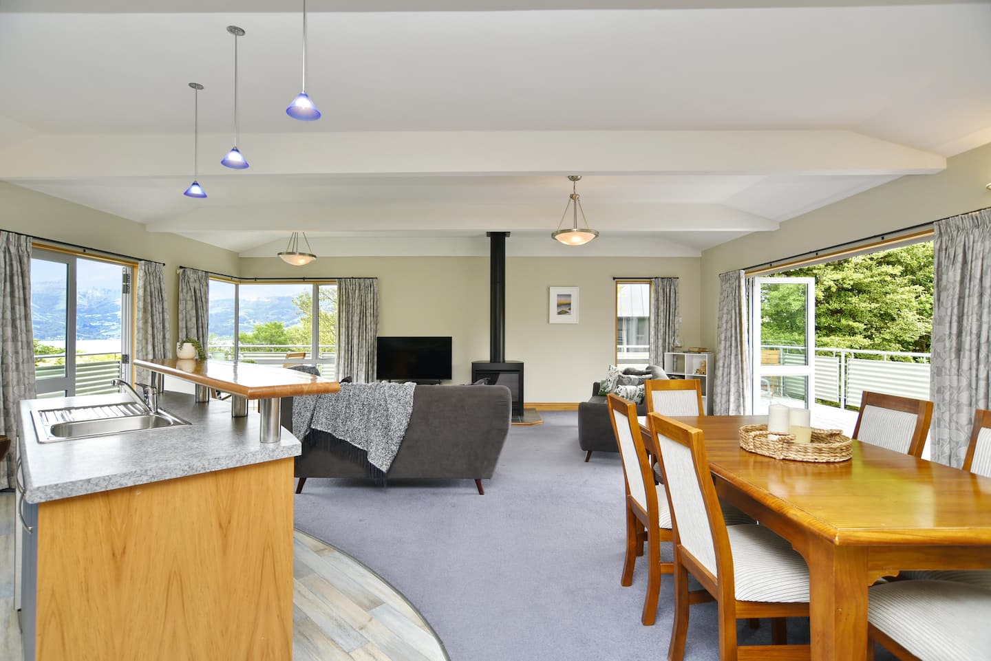 Views + Quiet, Akaroa Retreat- Pet Friendly 4