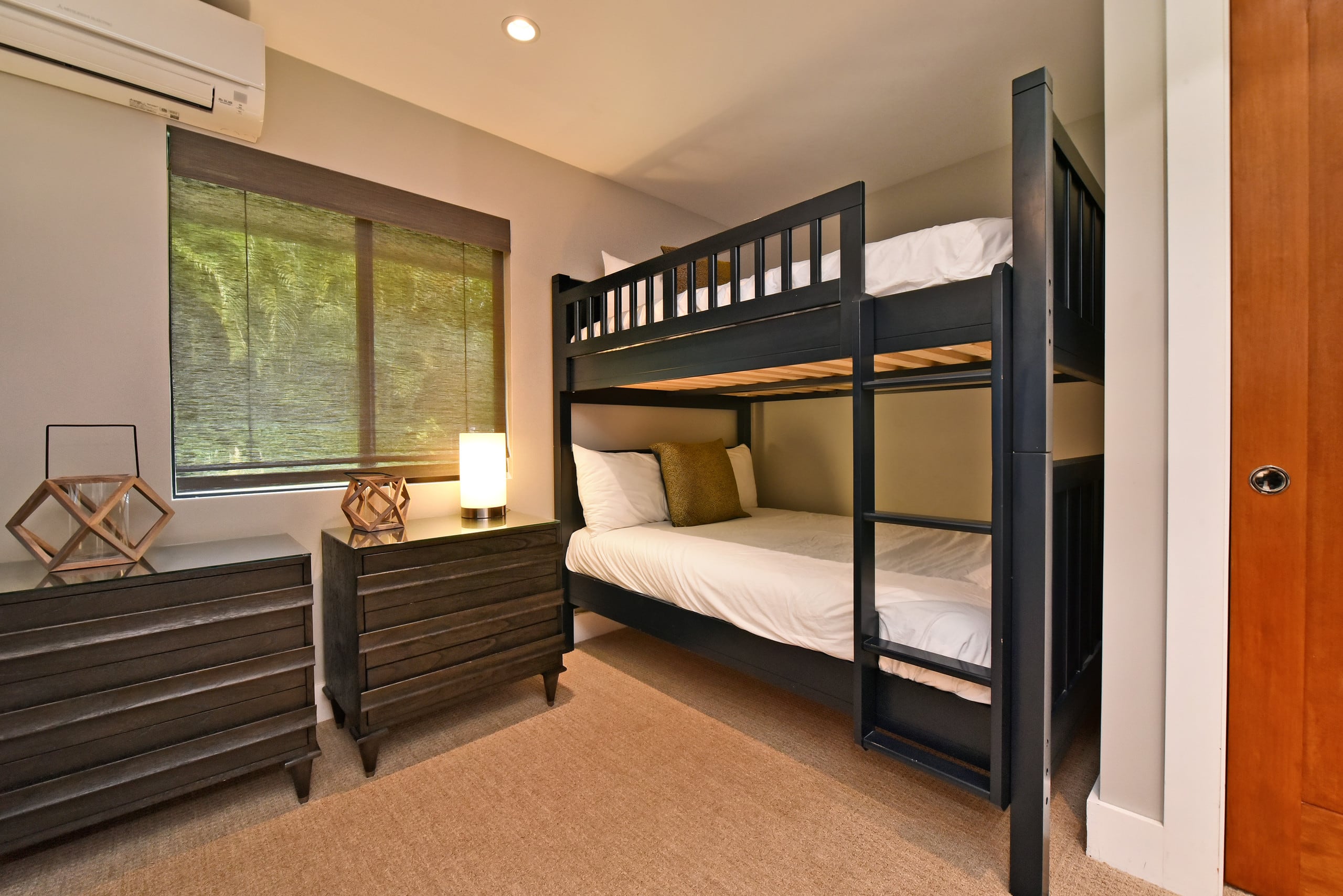 Home in Lahaina · ★5.0 · 5 bedrooms · 8 beds · 5.5 baths - Image 25