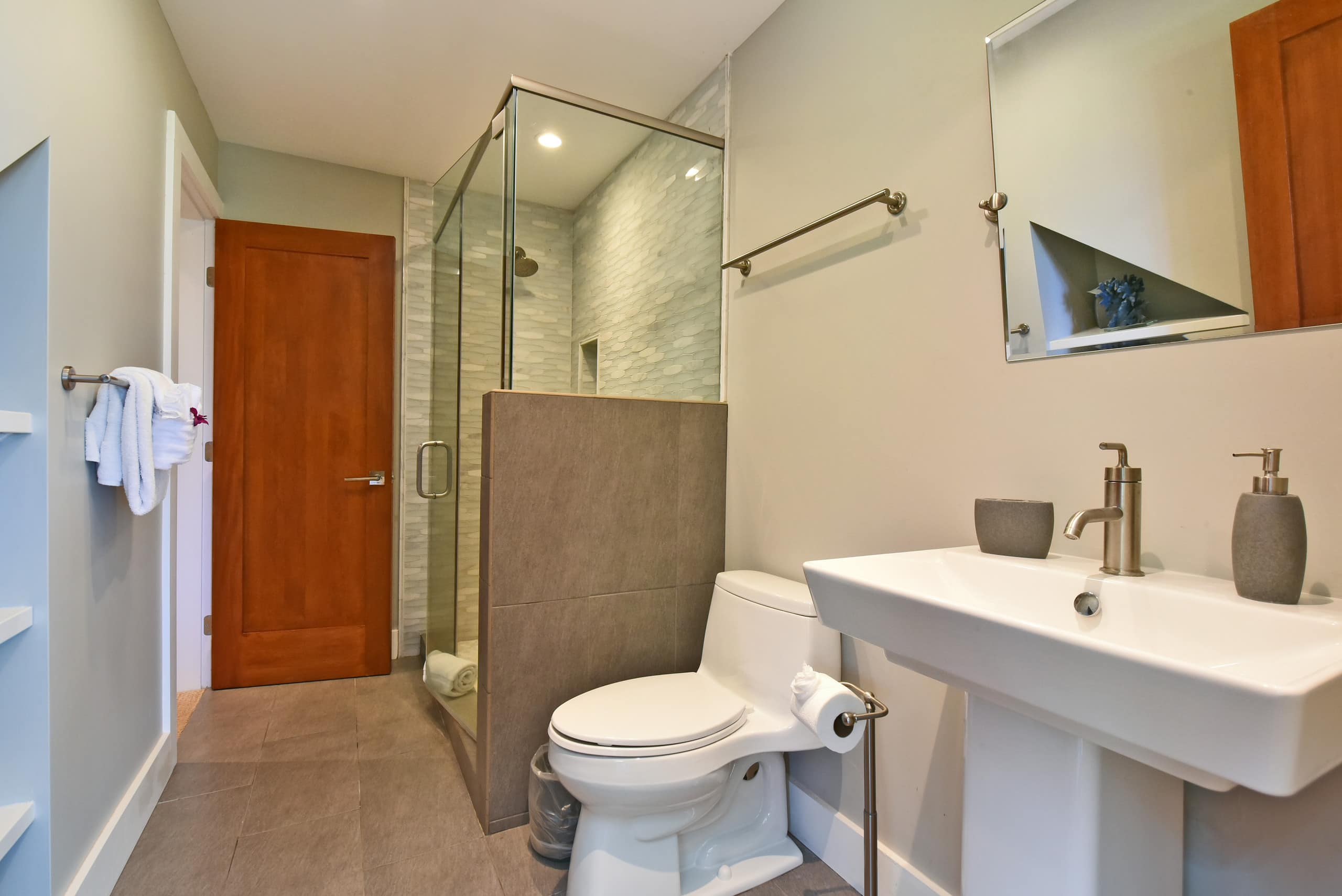 Home in Lahaina · ★5.0 · 5 bedrooms · 8 beds · 5.5 baths - Image 31