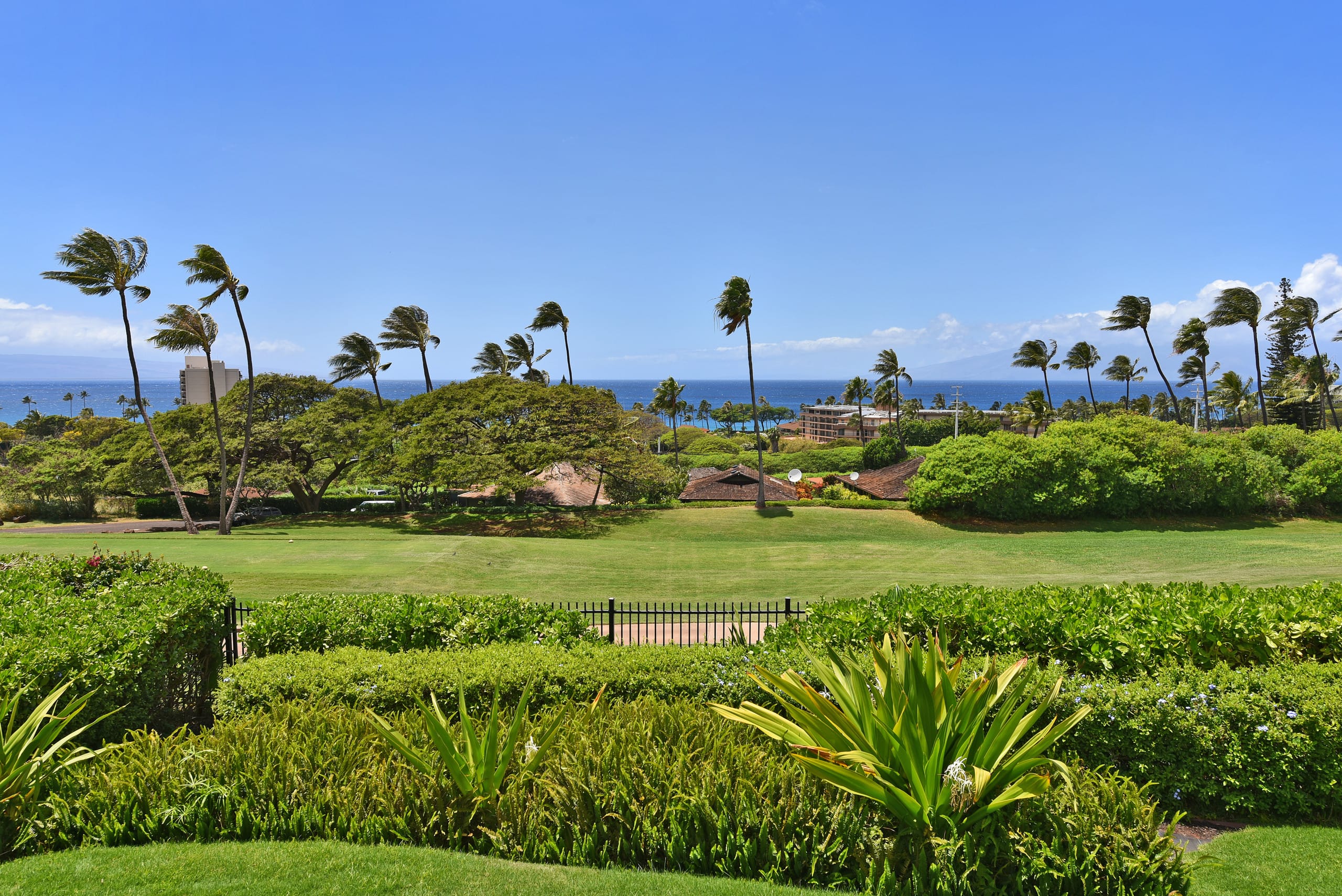 Home in Lahaina · ★5.0 · 5 bedrooms · 8 beds · 5.5 baths - Image 37