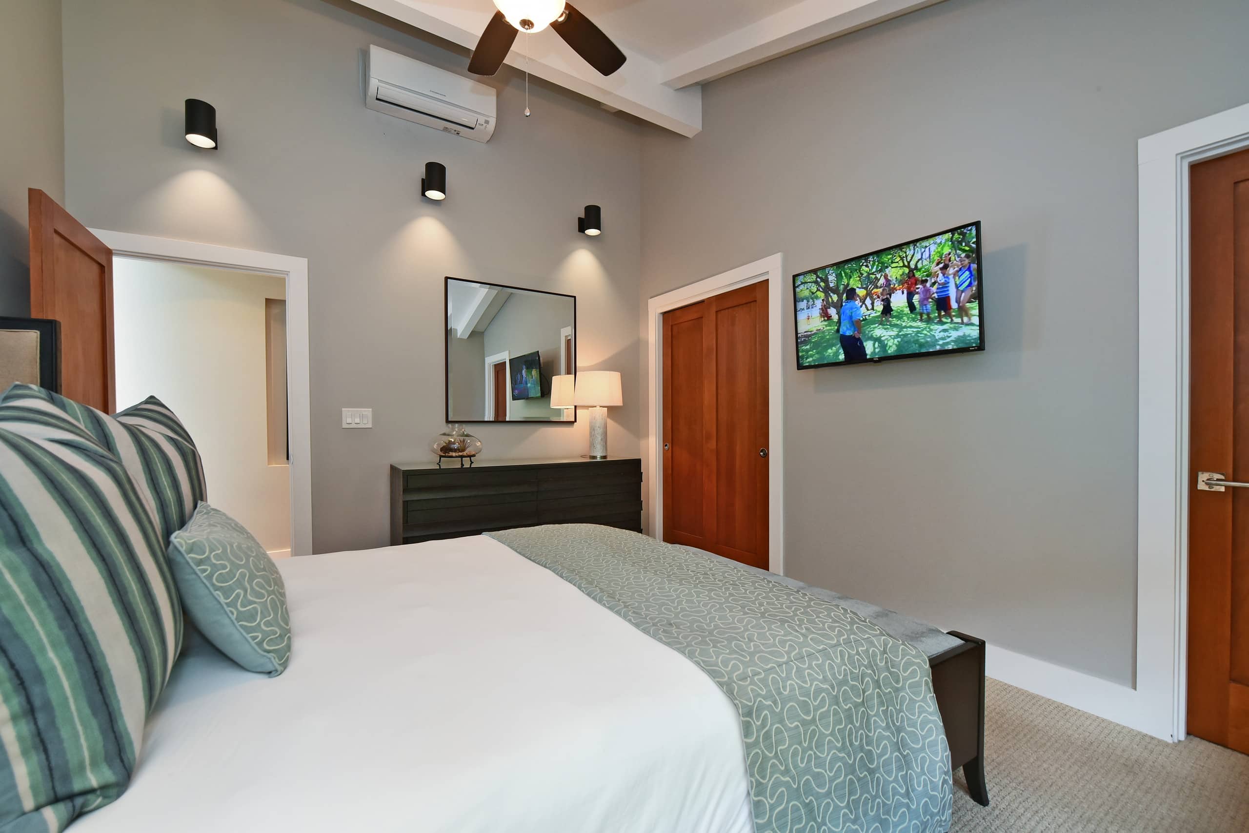 Home in Lahaina · ★5.0 · 5 bedrooms · 8 beds · 5.5 baths - Image 23