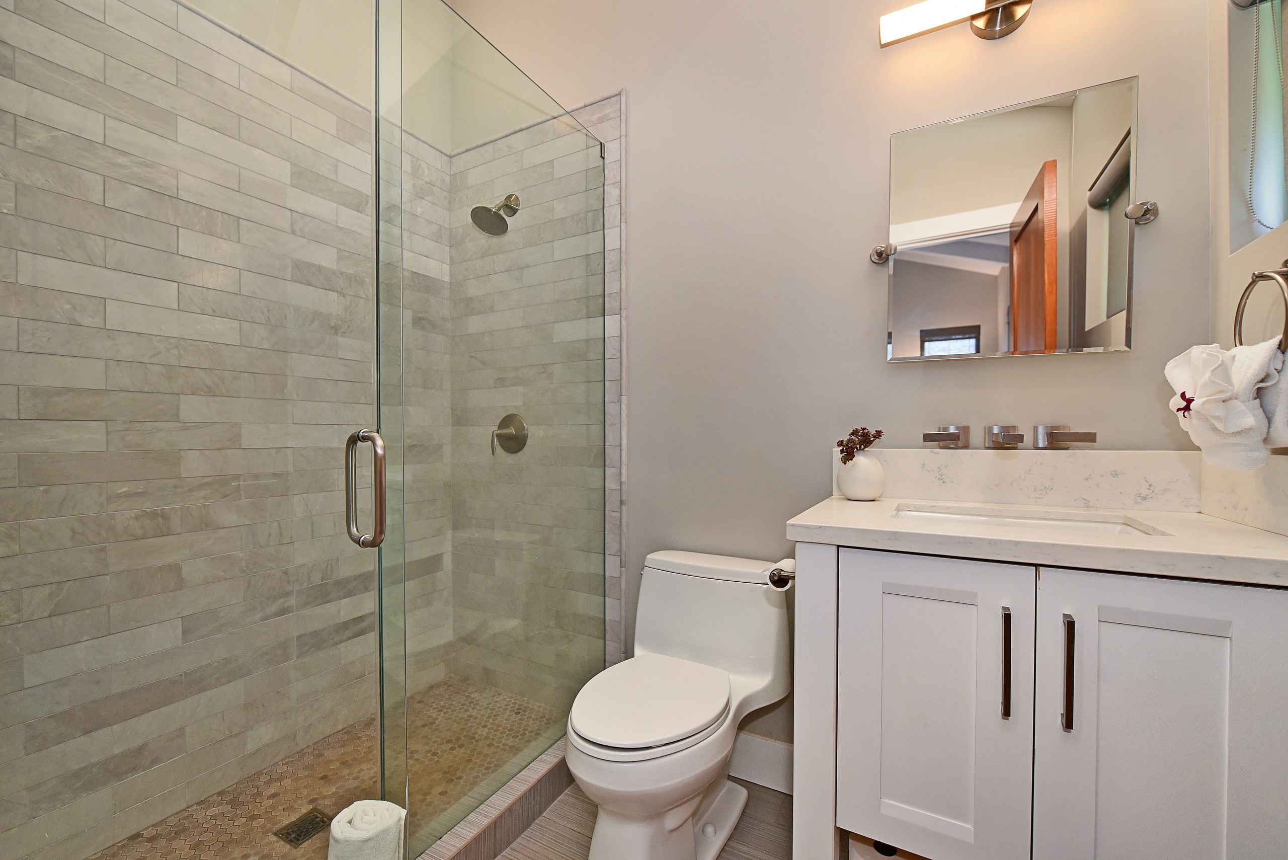Home in Lahaina · ★5.0 · 5 bedrooms · 8 beds · 5.5 baths - Image 32